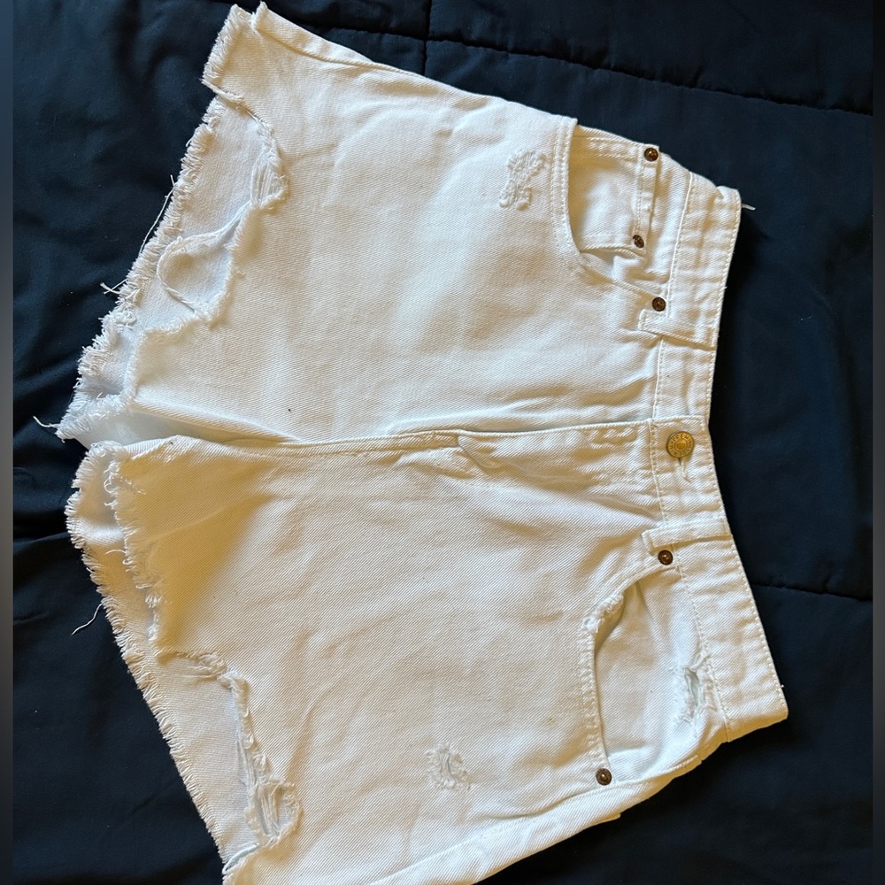 Women’s Trendy Slim-Fit Ripped Demin Shorts